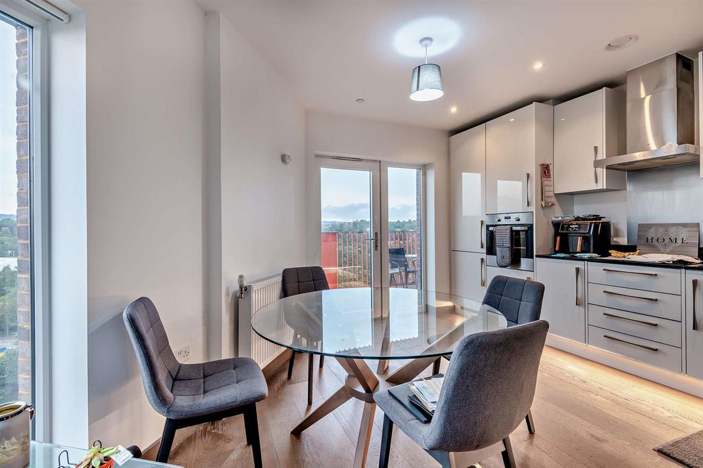 Property photo 3 of 14 8660491-Interior10-800.Jpg