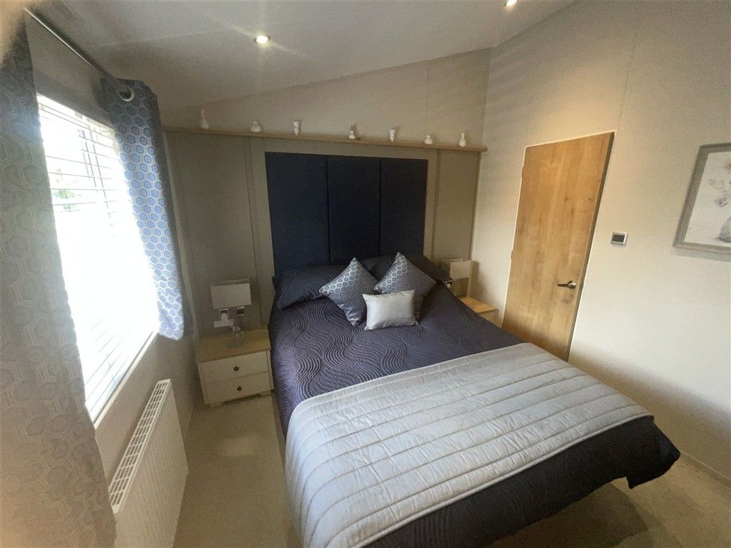 Property photo 1 of 11 Bedroom 1
