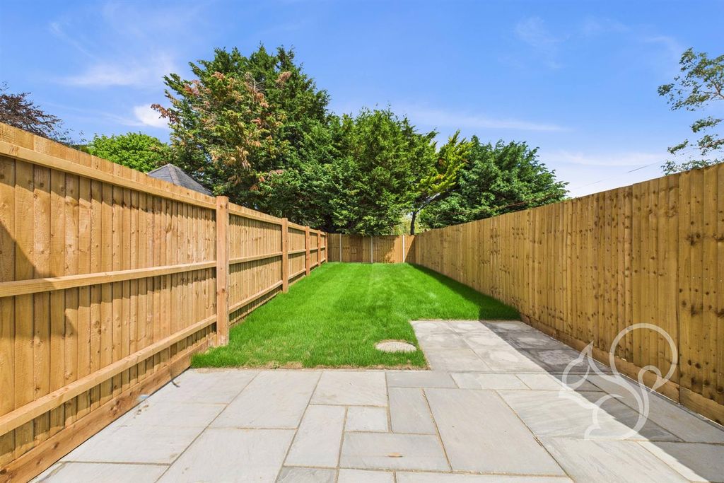 Property photo 2 of 10 Private Garden