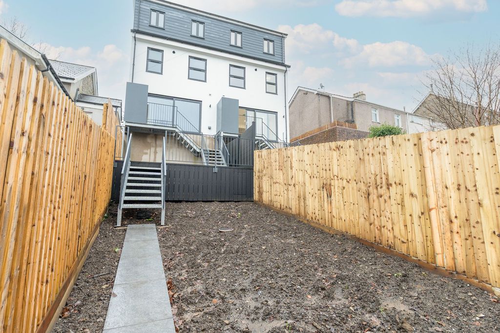 Property photo 2 of 23