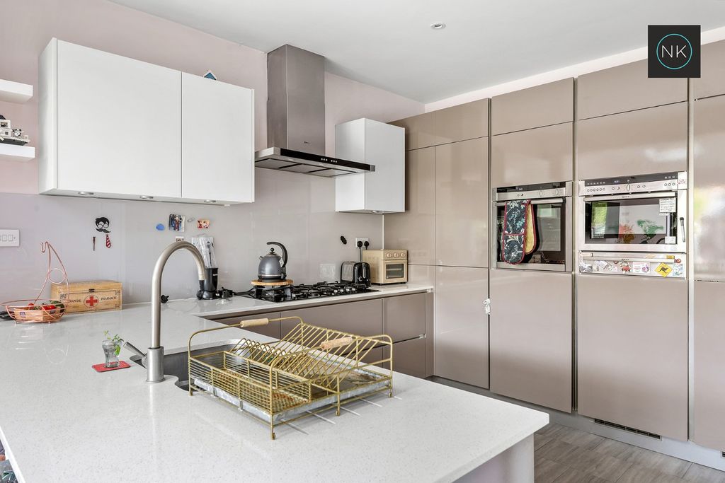 Property photo 2 of 26 5302043