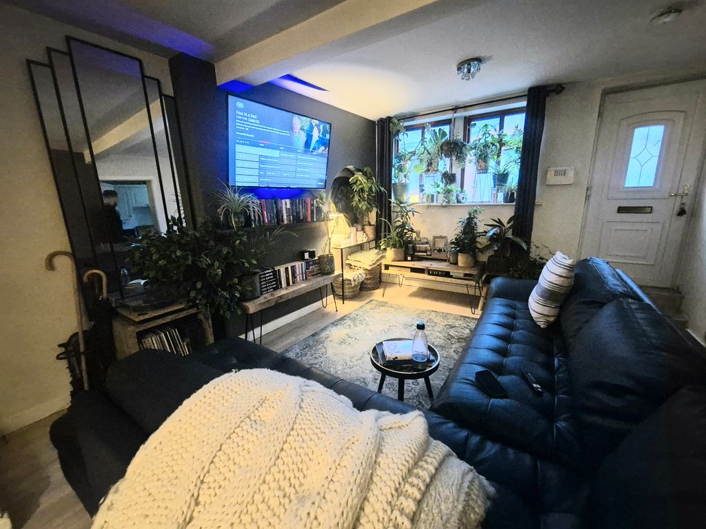 Property photo 2 of 8