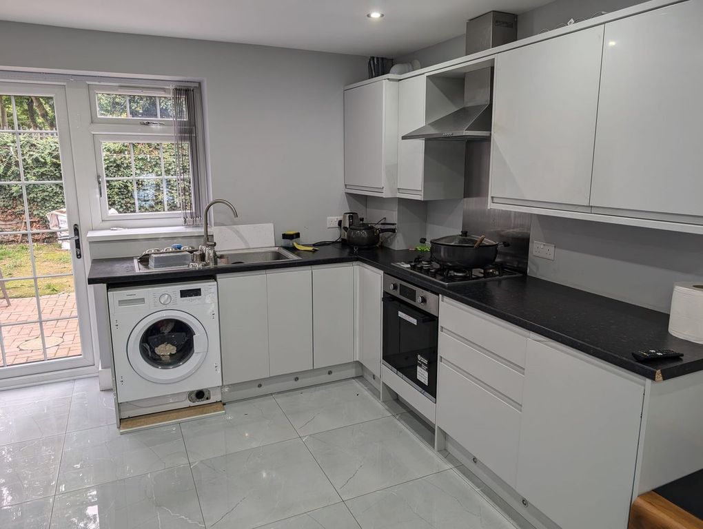 Property photo 2 of 8 Modern Kitchen