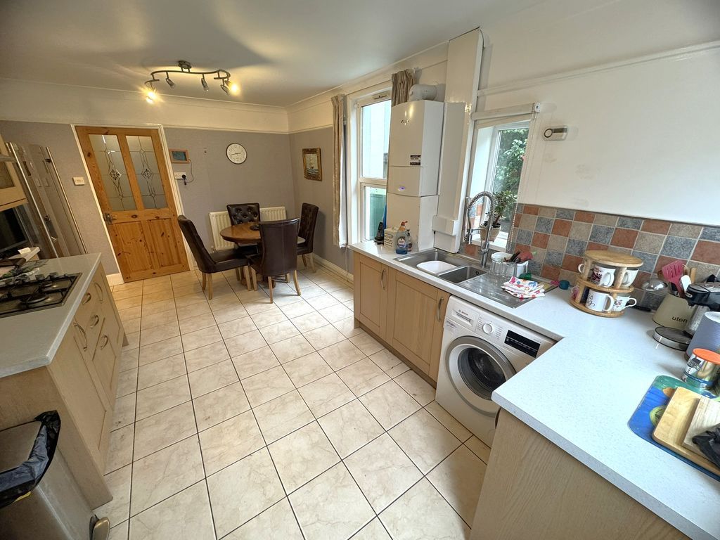 Property photo 3 of 16 Photo 6