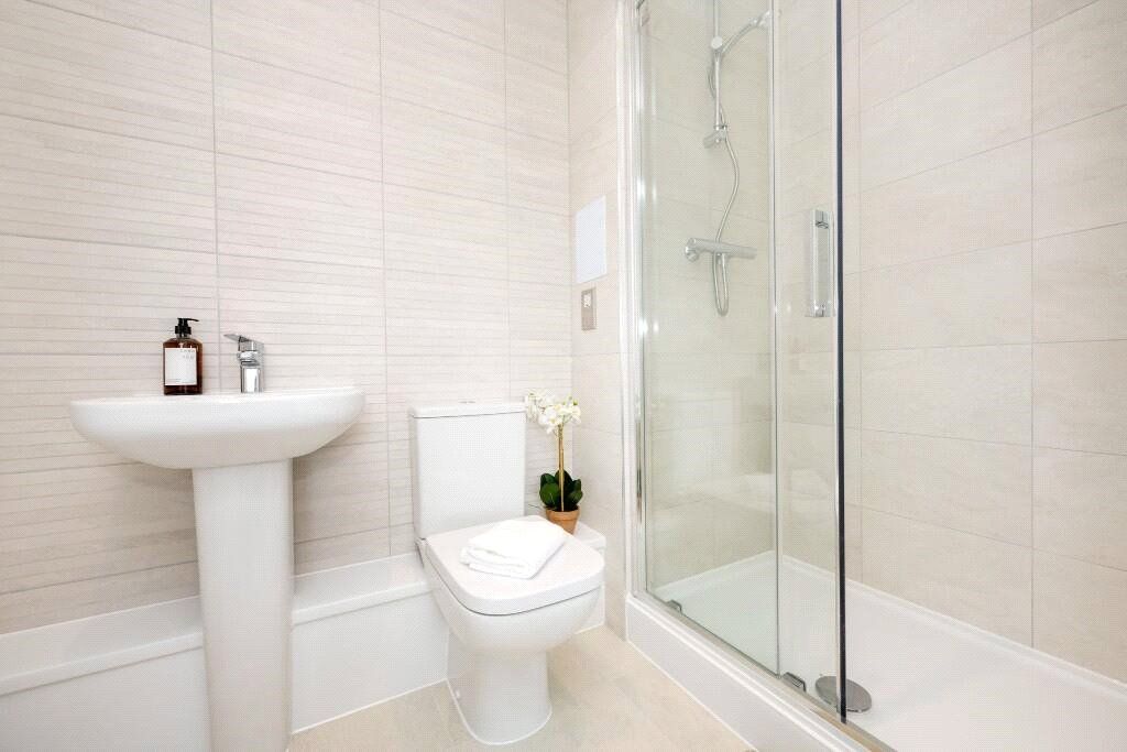 Property photo 3 of 18 Bathroom