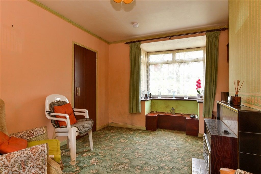 Property photo 3 of 11 Lounge