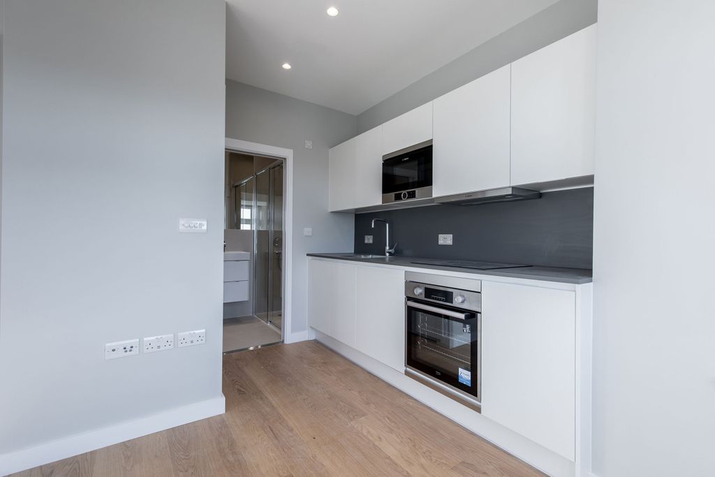 Property photo 3 of 19 Kitchen