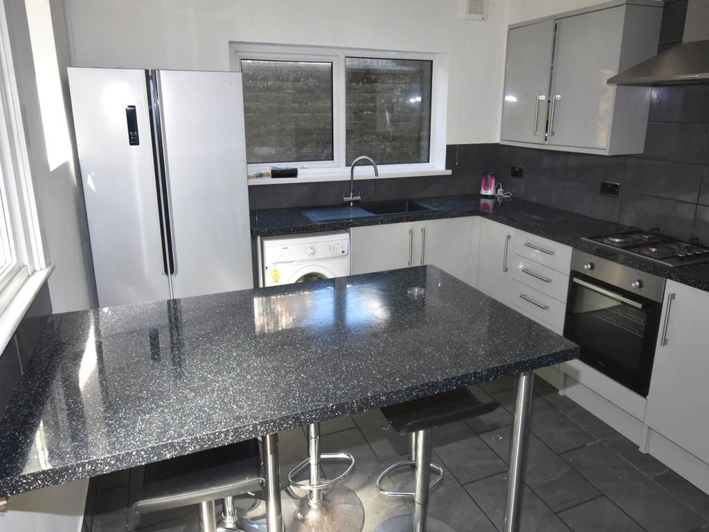 Property photo 1 of 9 Kitchen 1