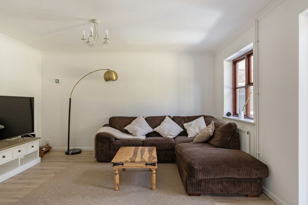 Property photo 2 of 25 107226_15 Winchel...