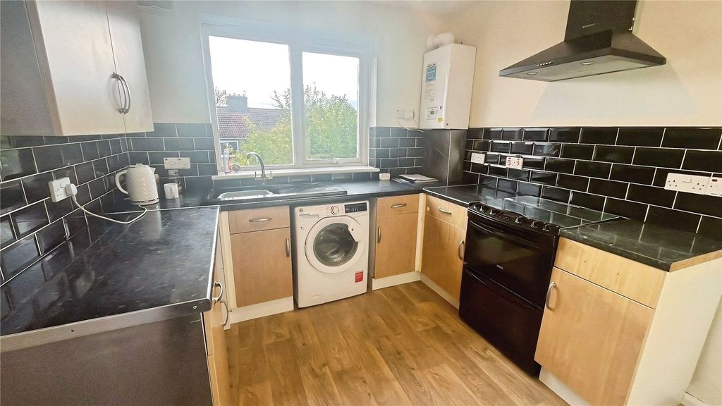 Property photo 2 of 8 Picture No. 23