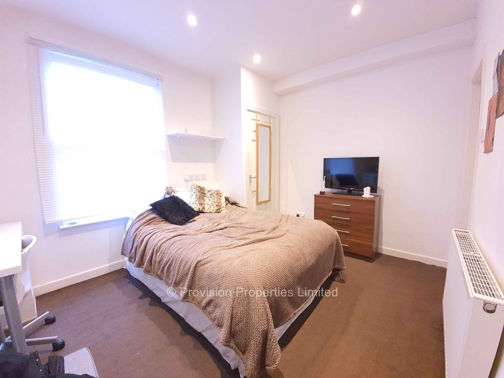 Property photo 3 of 6 Photo