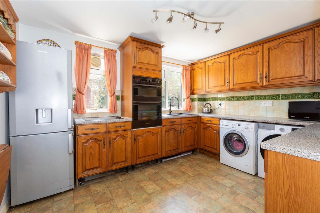 Property photo 3 of 15 28 Spackmans Way-14.Jpg