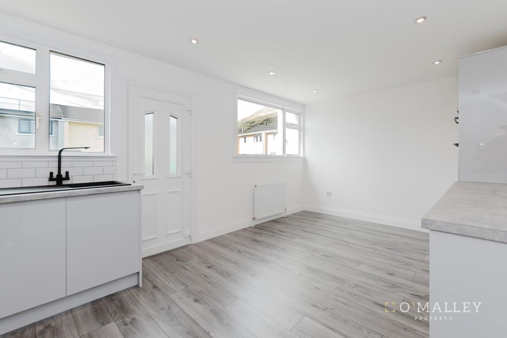 Property photo 2 of 16 Kitchen