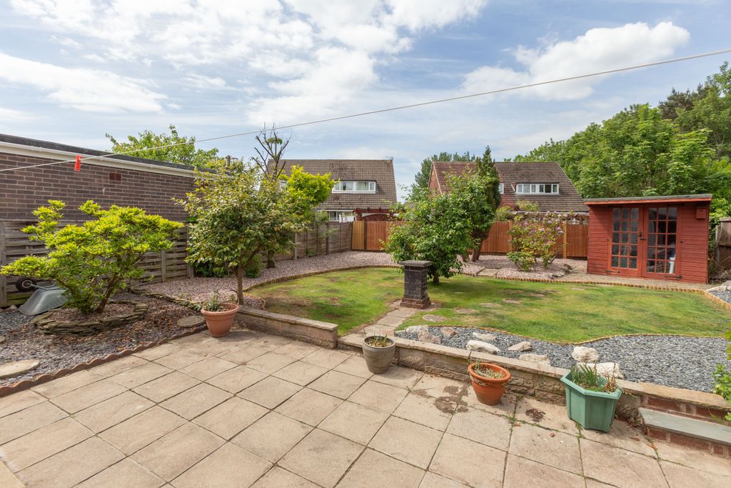 Property photo 3 of 18 85 Janice Street-14