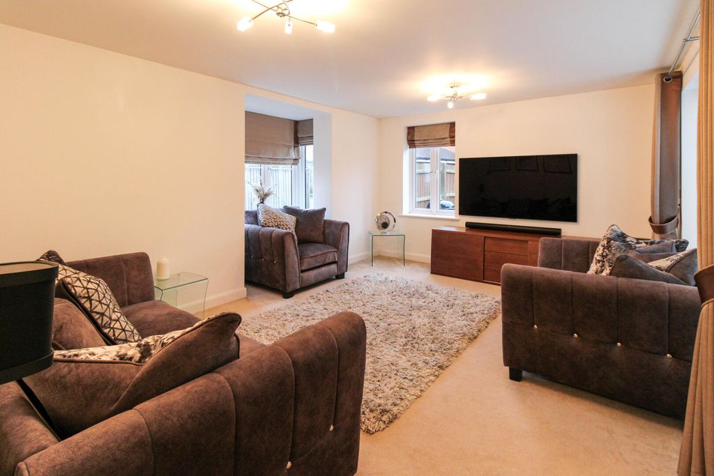 Property photo 3 of 19 Living Room