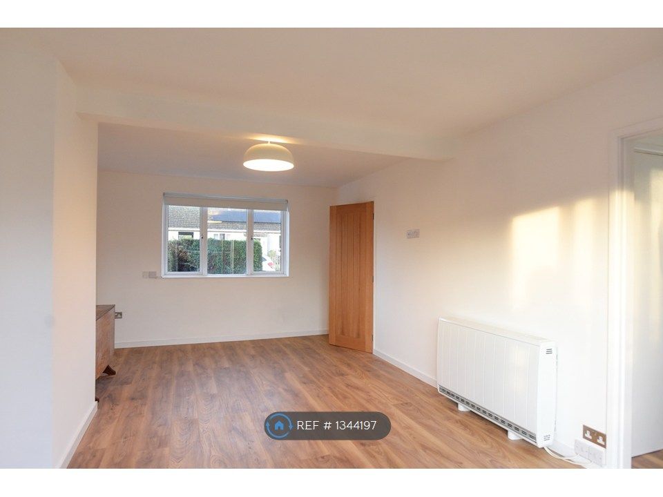 Property photo 3 of 13 Lounge