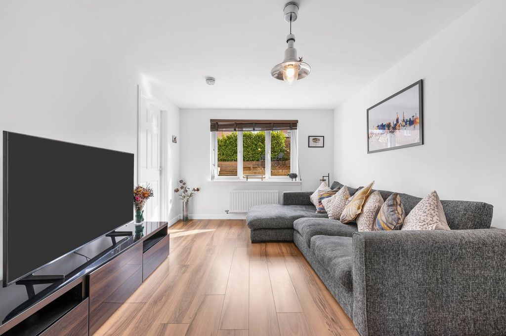 Property photo 2 of 26