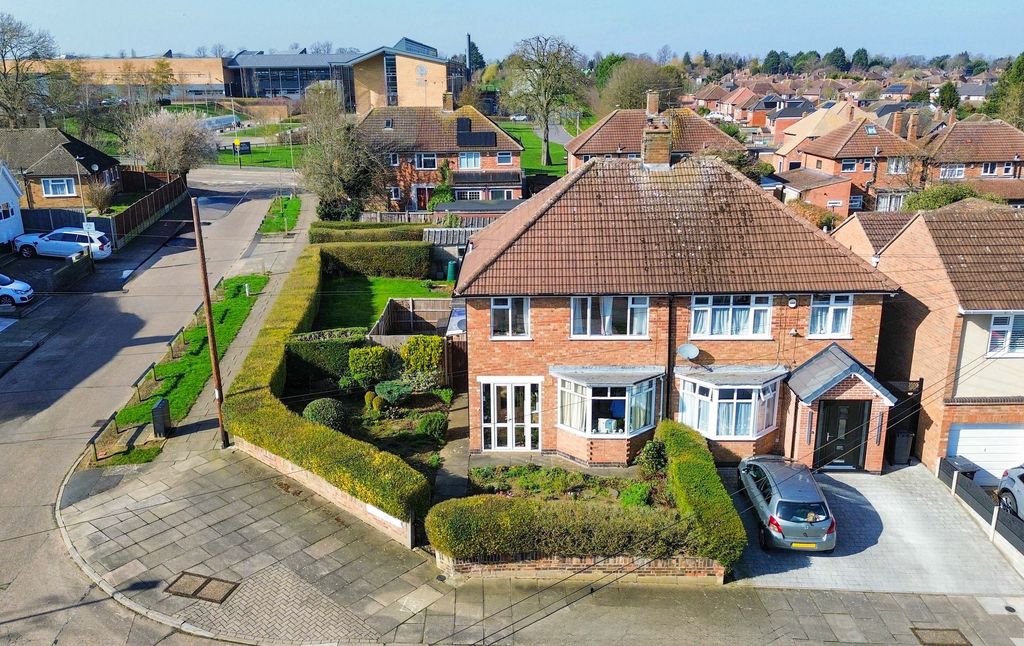 Property photo 1 of 27