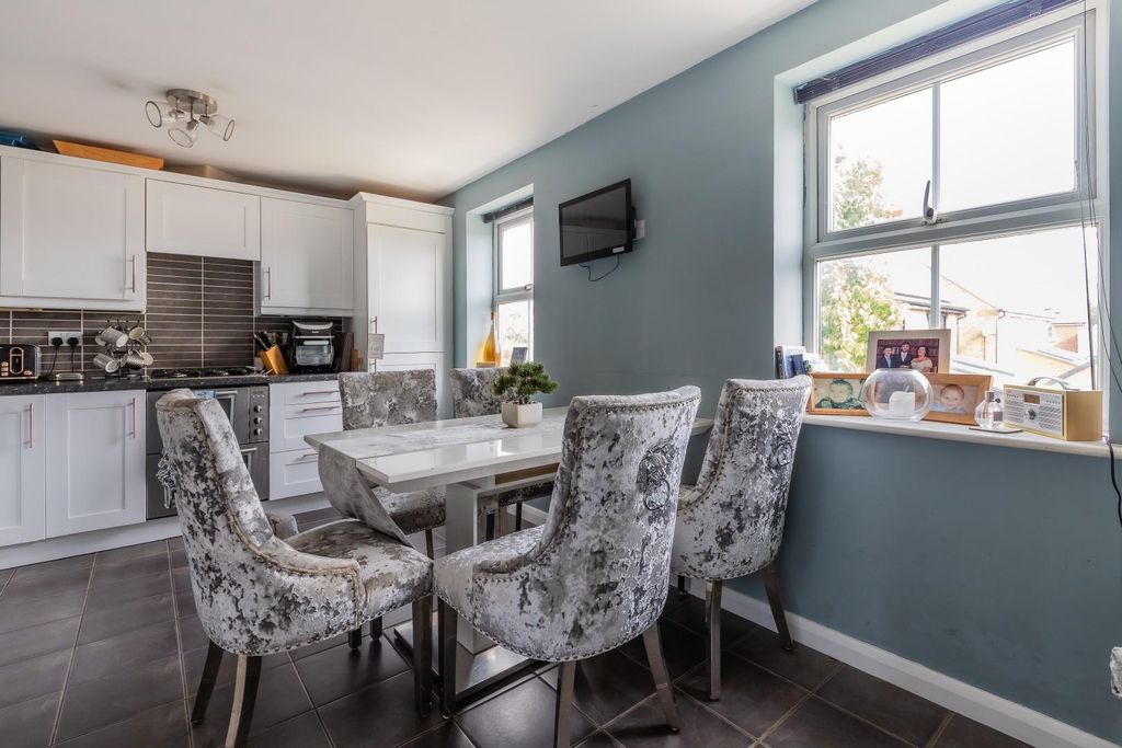 Property photo 1 of 25 Kitchen Diner