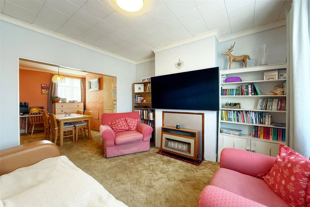 Property photo 2 of 17 Picture No. 12