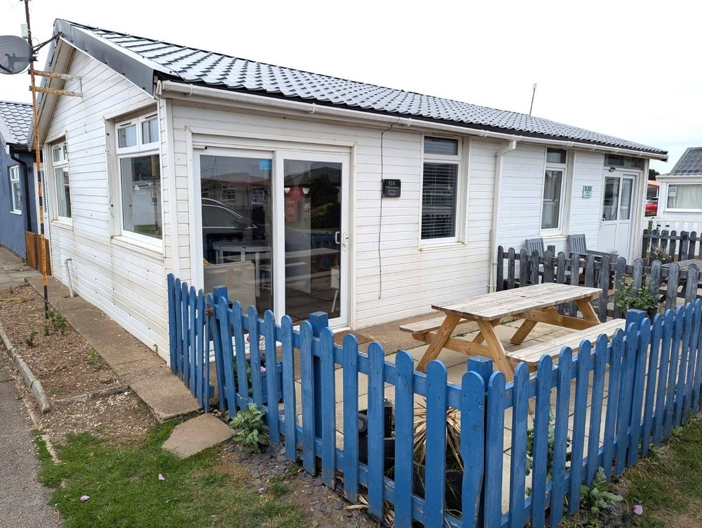 Property photo 1 of 10 2 Bedroom Semi-Detached Holiday Chalet.  Fully Furnished With All Contents Included