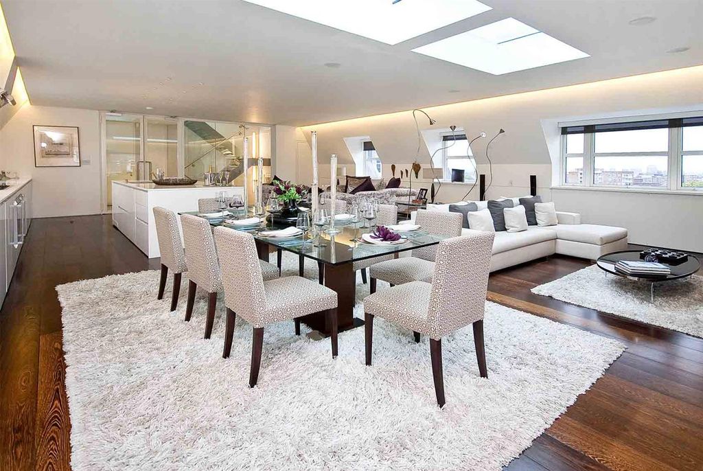 Property photo 1 of 8 Reception/Dining Room