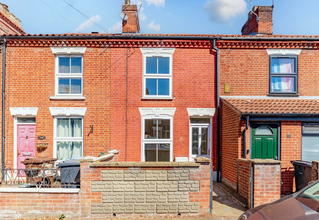 Property photo 1 of 12