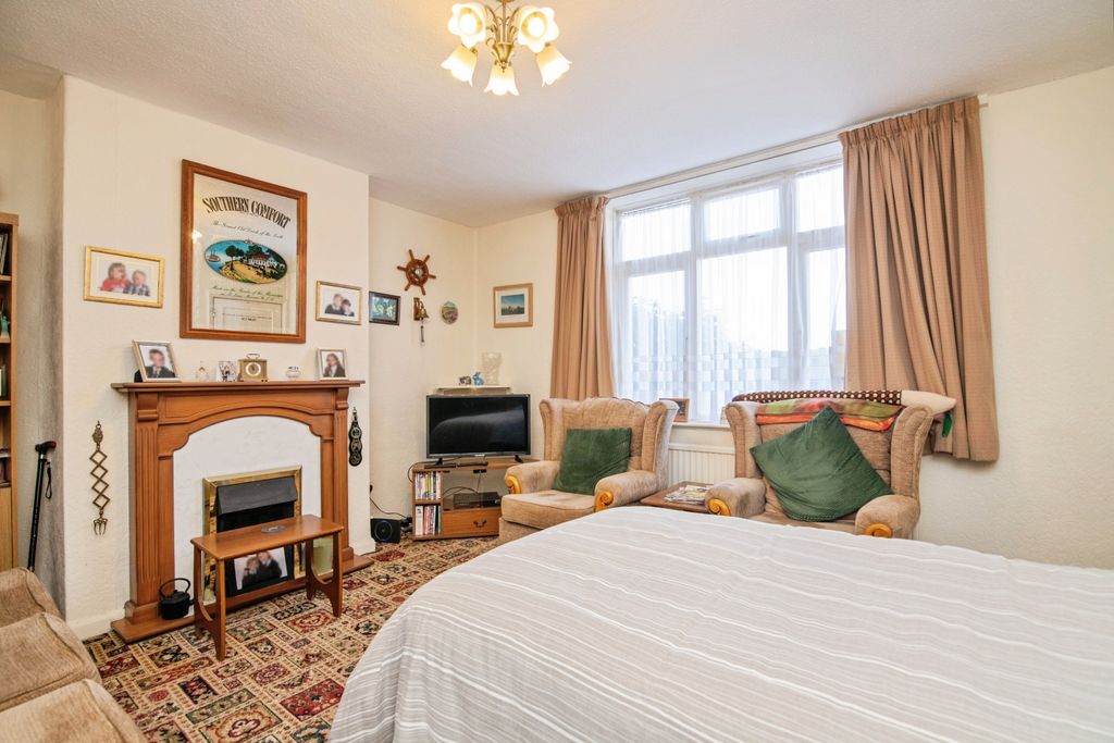 Property photo 3 of 15