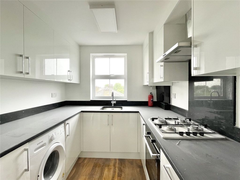 Property photo 2 of 6 Picture No. 15