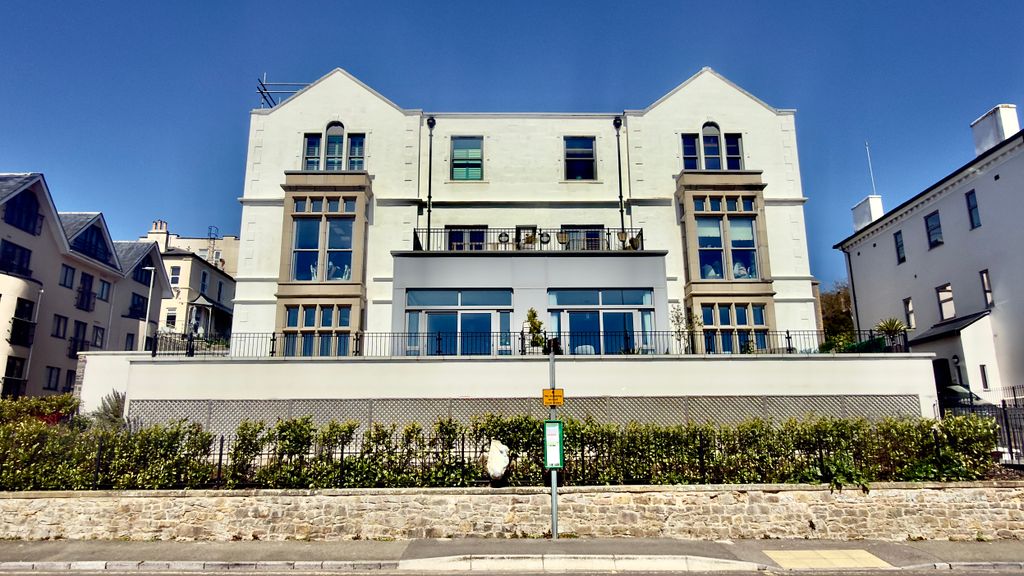 Property photo 1 of 18