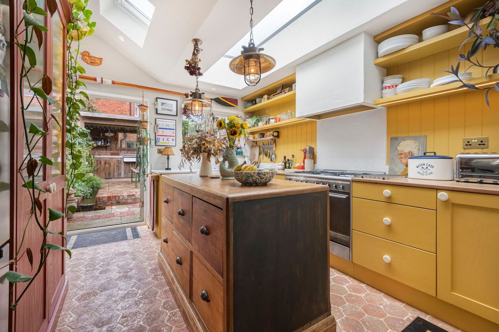 Property photo 2 of 13