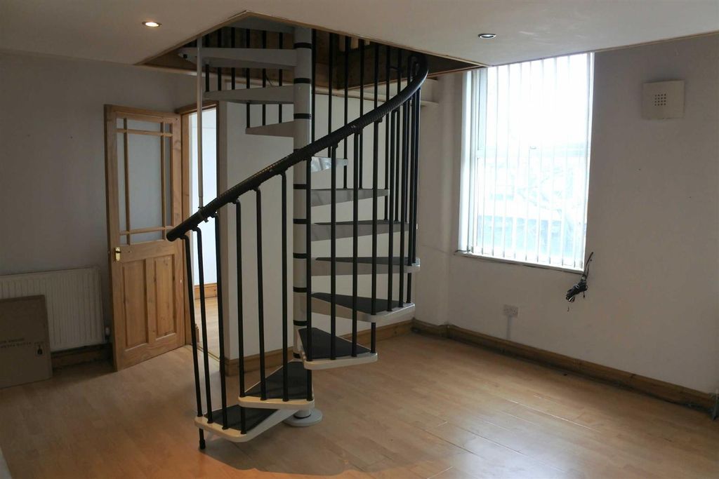 Property photo 1 of 10 Lounge