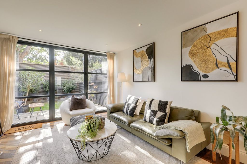 Property photo 3 of 18