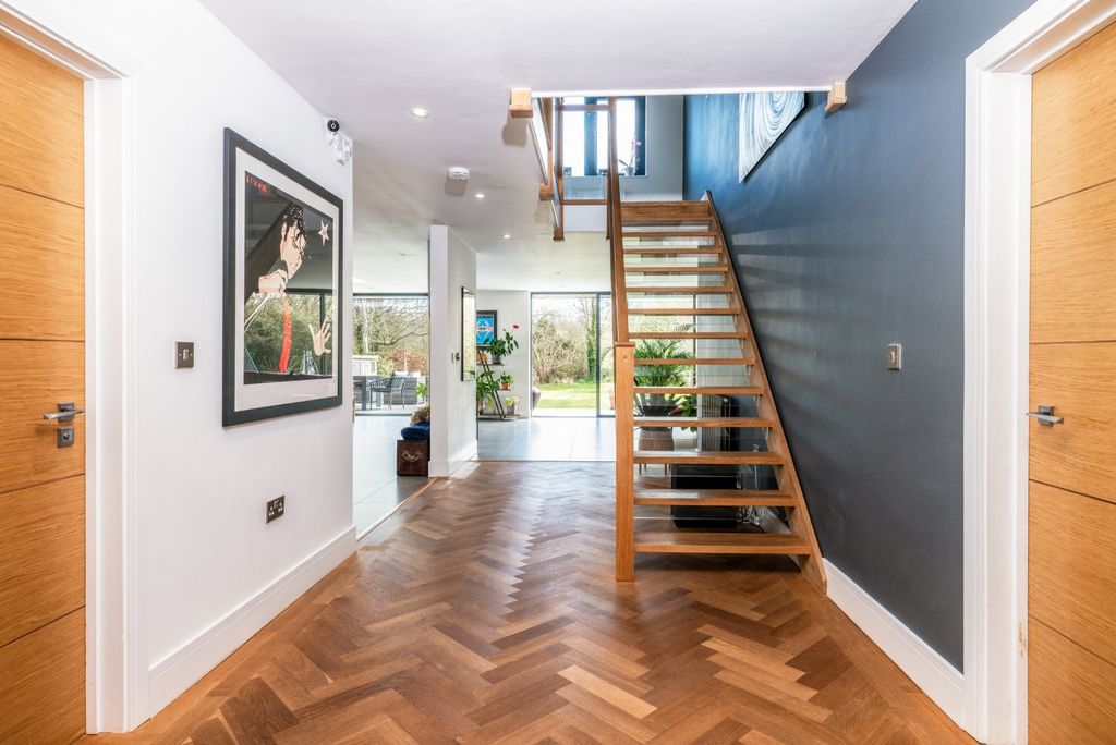 Property photo 3 of 29 Picture No. 16