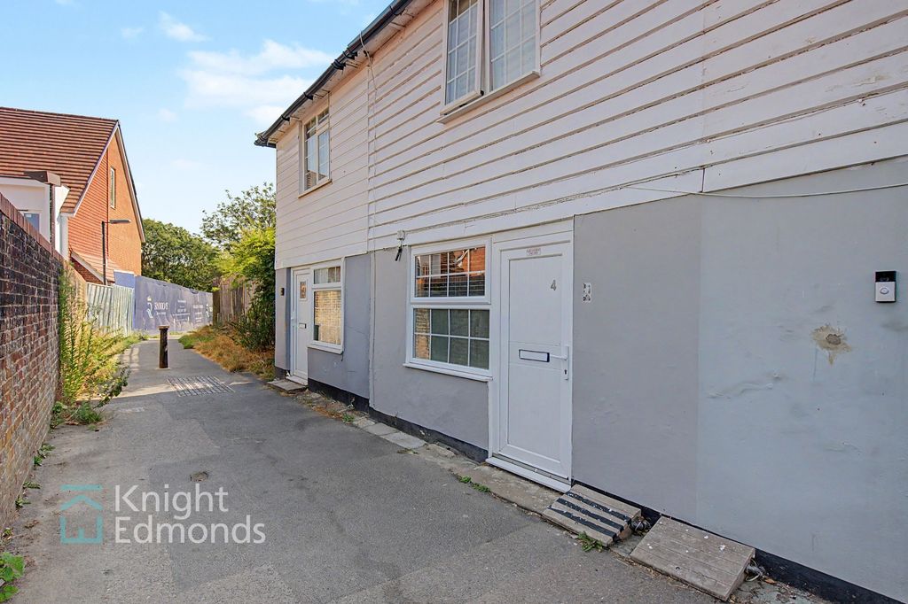Property photo 1 of 11 Exterior