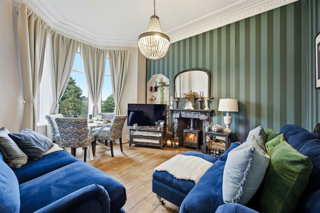 Property photo 3 of 28 16-Flat_B_1_Ferguslea_Terrace_Torrance_014.Jpg