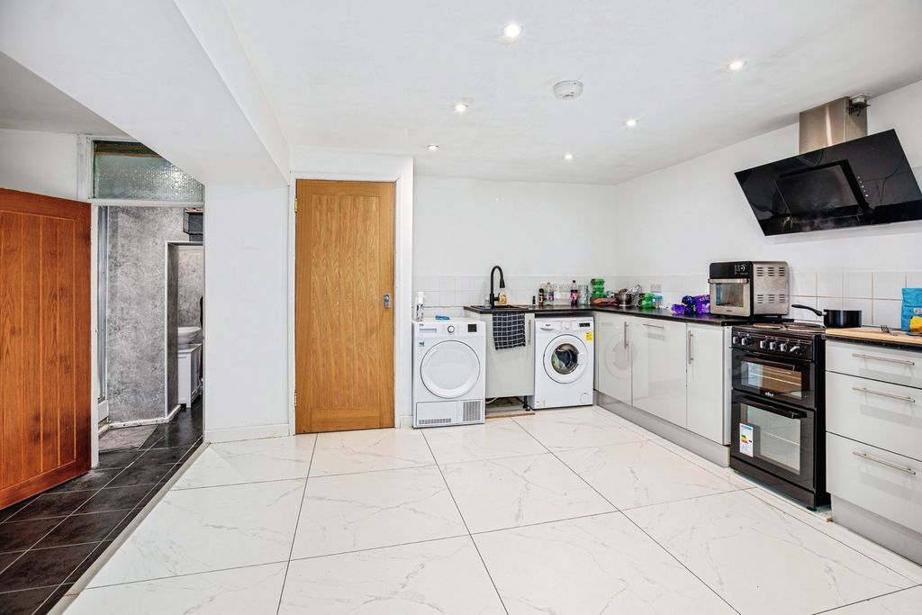 Property photo 3 of 17 Photo