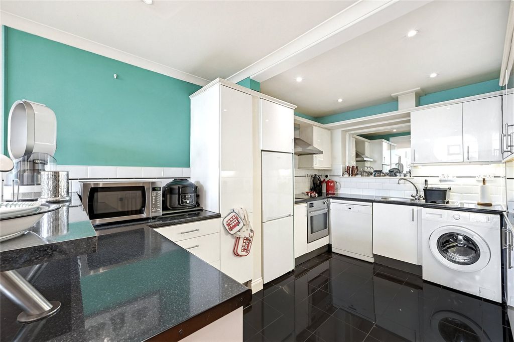 Property photo 3 of 12 Kitchen