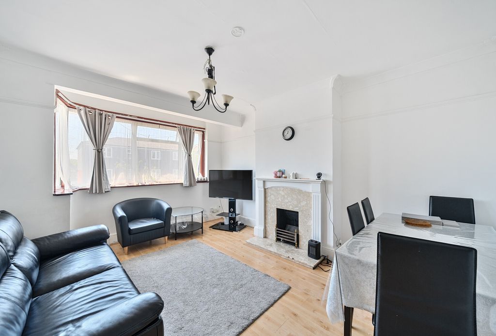 Property photo 2 of 16 1290768-17-68248c...