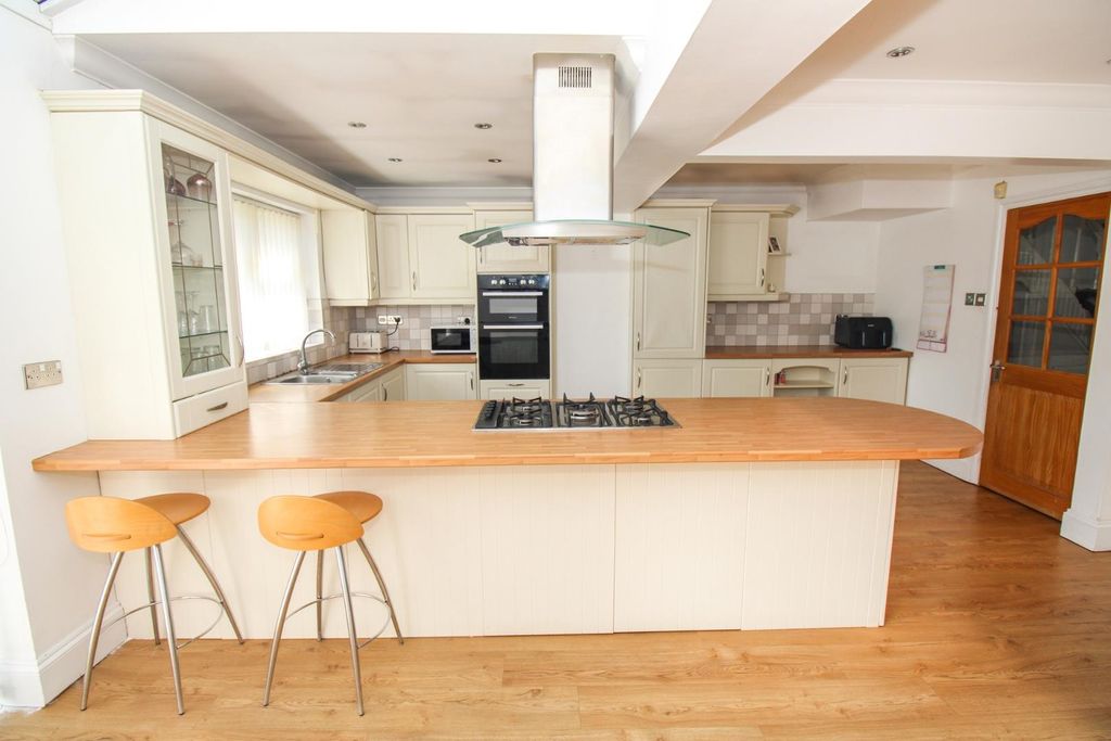 Property photo 3 of 12 Img_8204.Jpg