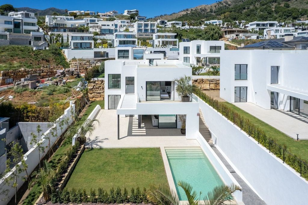 Property photo 1 of 25 Villa, Higueron