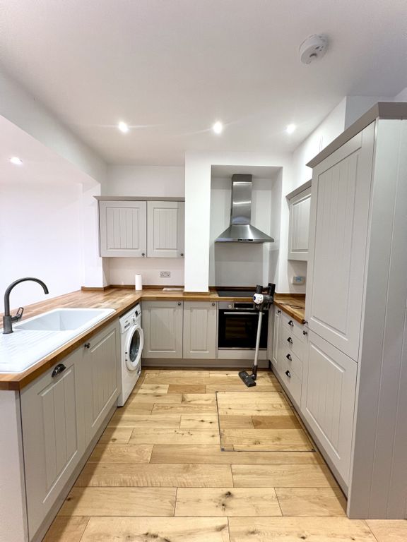 Property photo 3 of 21 Kitchen