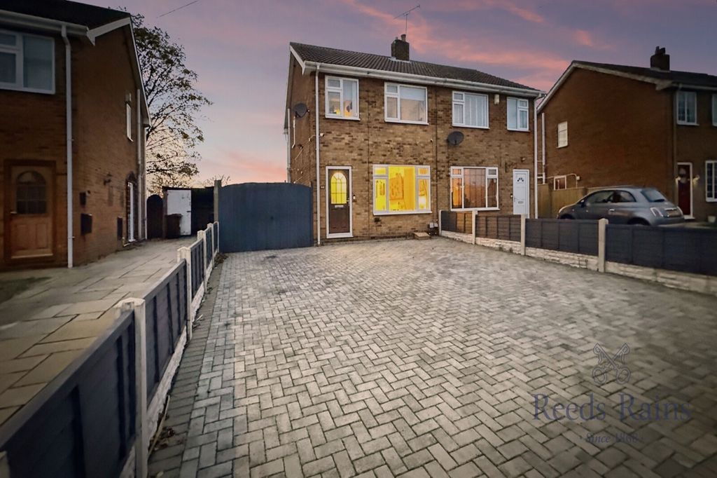 Property photo 1 of 13 Front