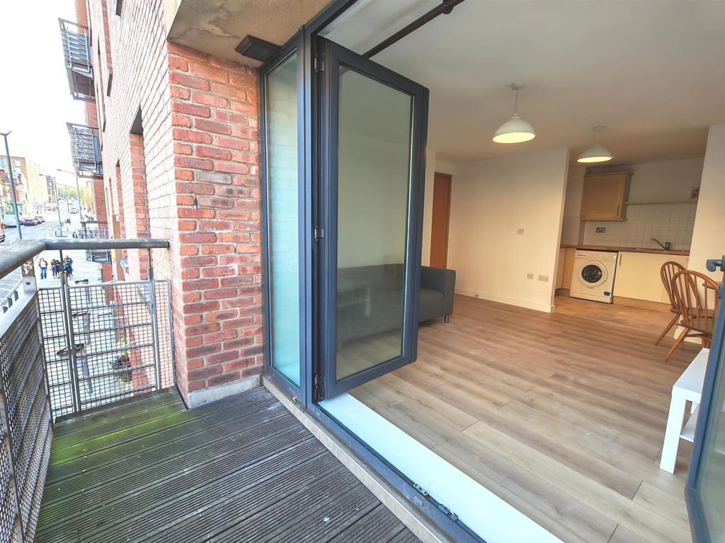 Property photo 3 of 11 Balcony