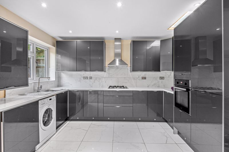 Property photo 1 of 17 Photo 16