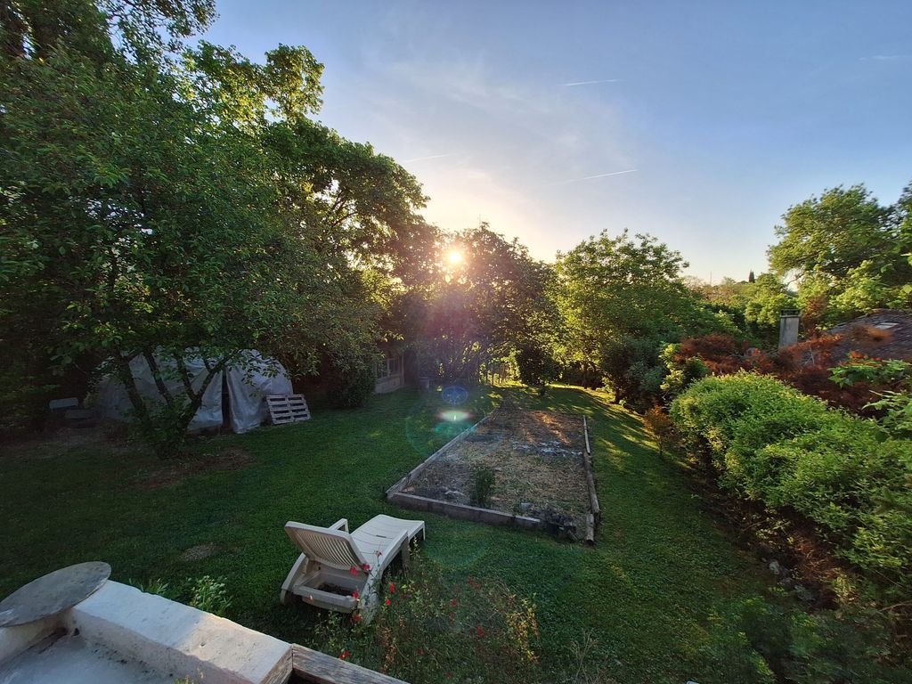 Property photo 2 of 23