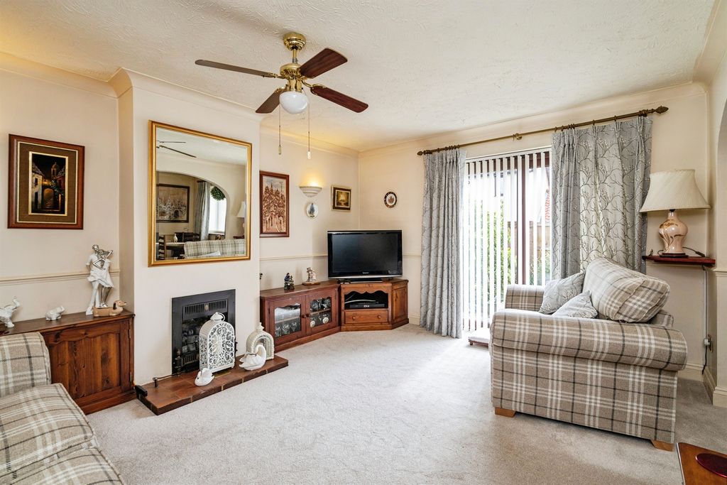 Property photo 3 of 16