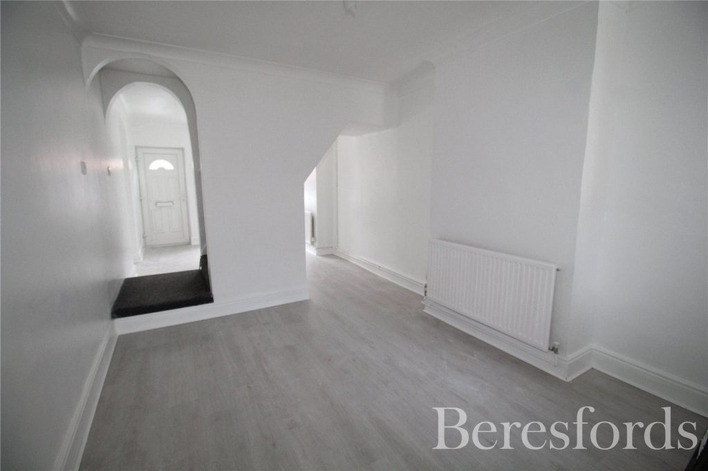 Property photo 3 of 8 Picture 3