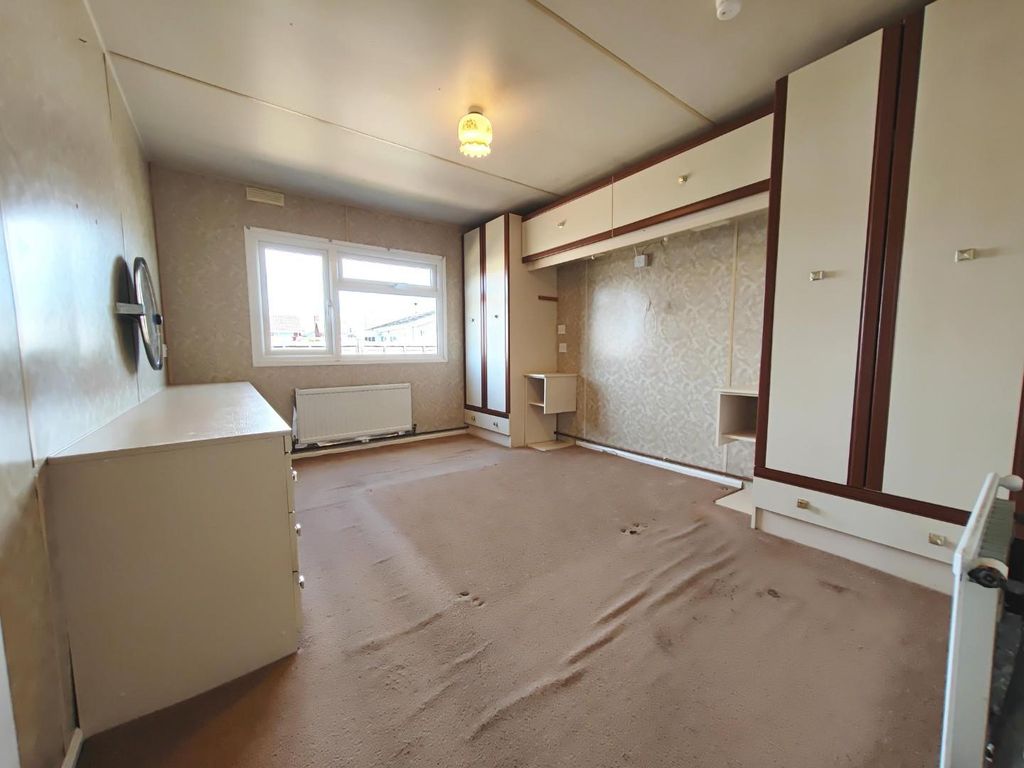 Property photo 3 of 13 1000002101.Jpg