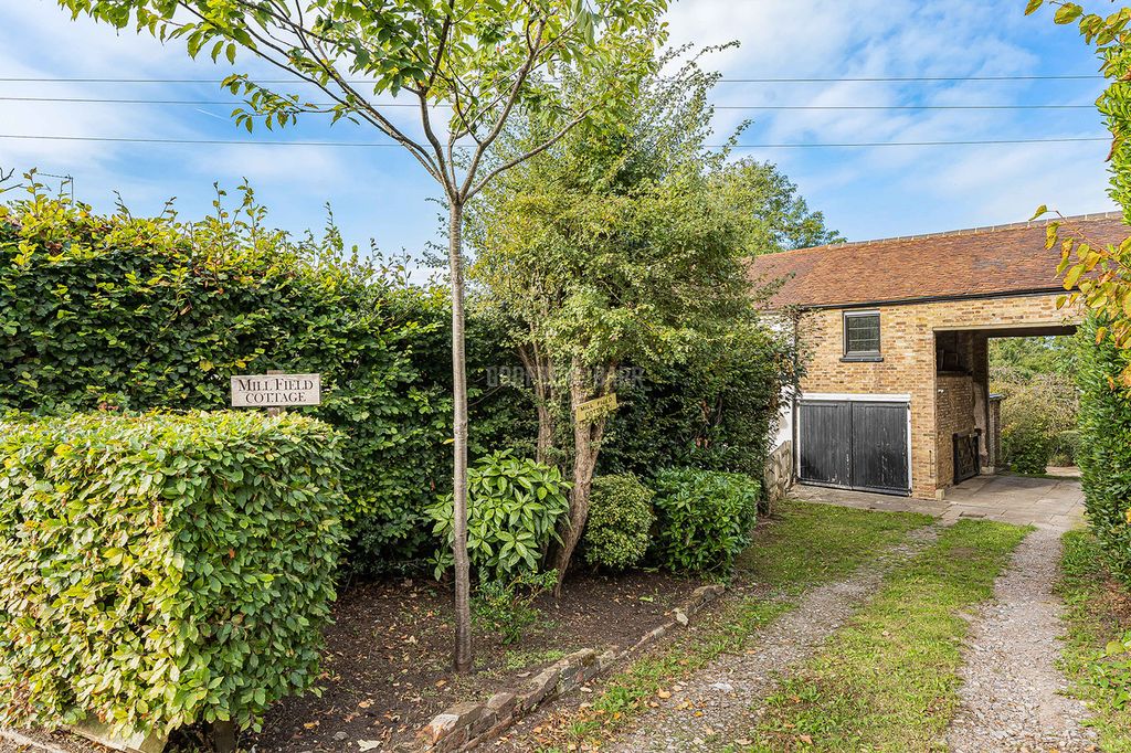 Property photo 2 of 27